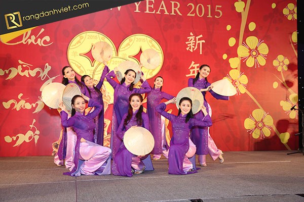 cung cấp nhóm múa truyền thống